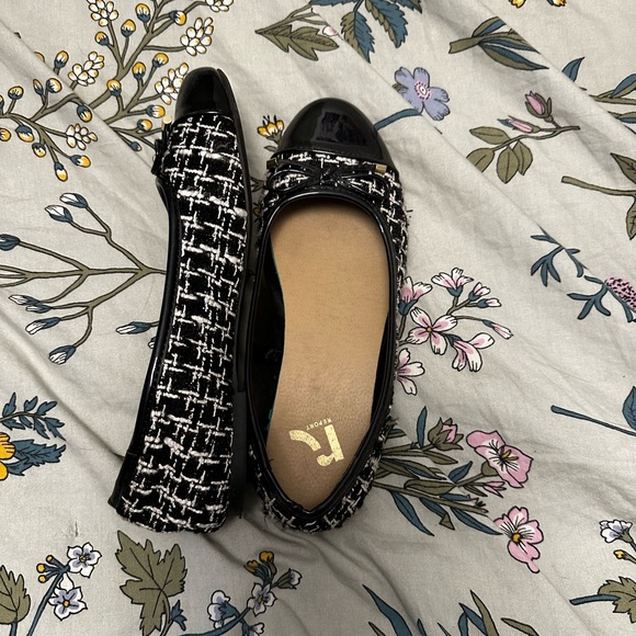 Black and White Flats - Picture 2 of 2